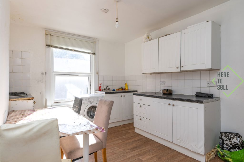 Property photo 3 of 8 Turnpike Lane, N8-1 (11)