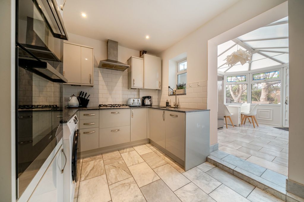 Property photo 3 of 20 1376885-12-690Dfa...