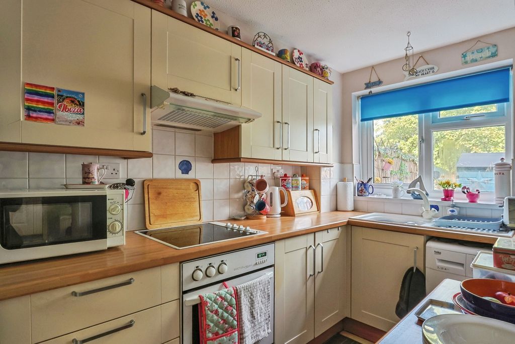 Property photo 3 of 14 Kitchen