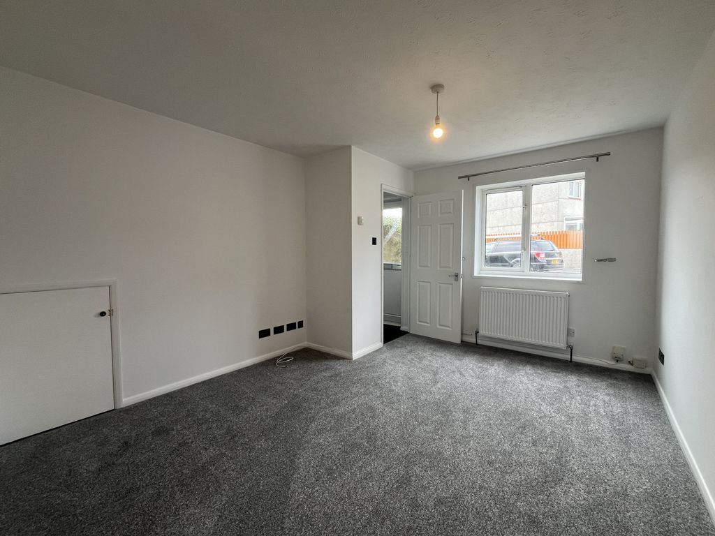 Property photo 3 of 10 Living Room 2