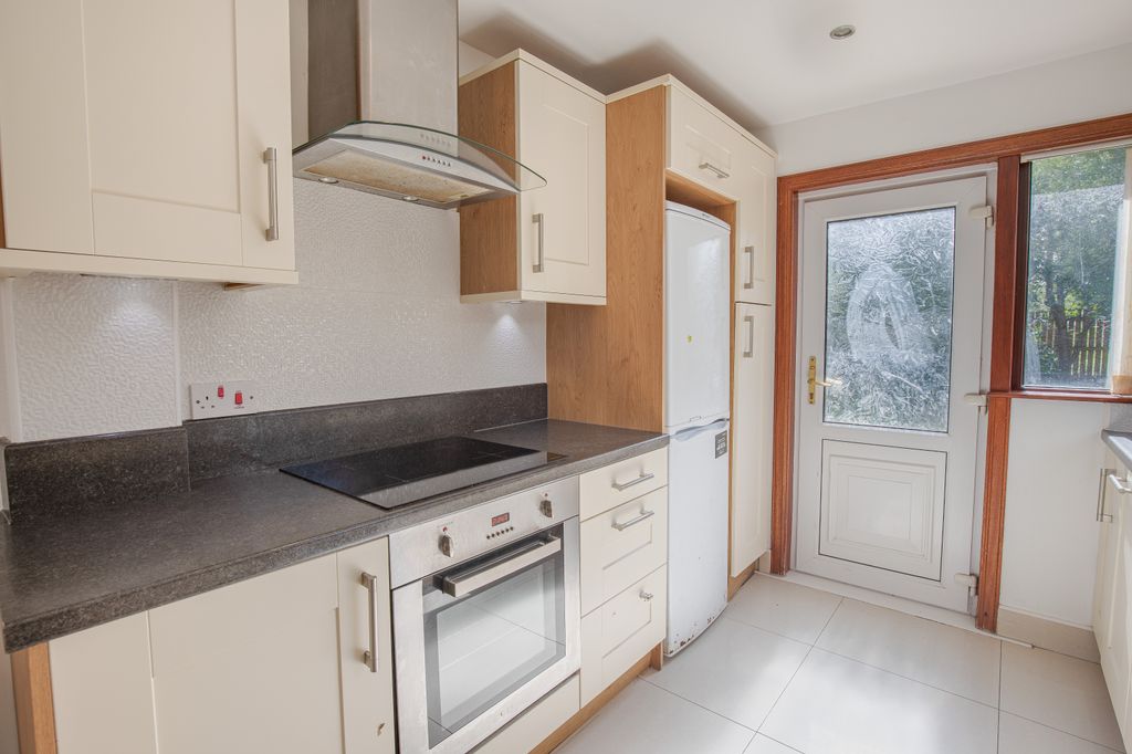 Property photo 1 of 11 Kitchenangle2 (4)