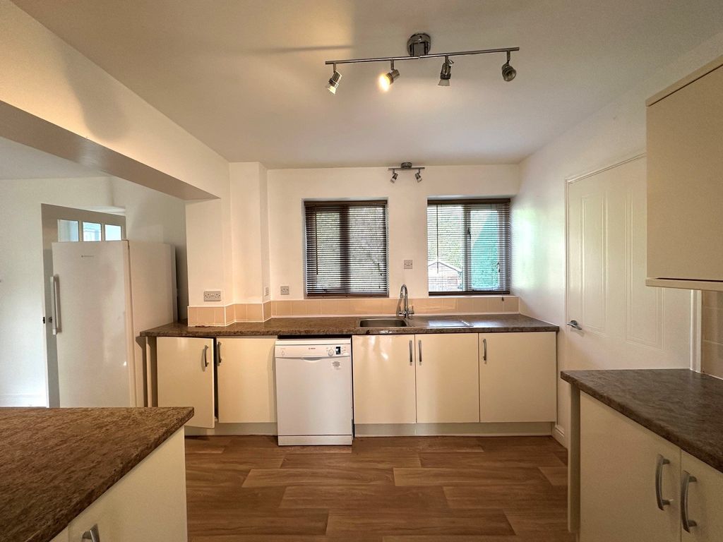 Property photo 3 of 20 Kitchen 1