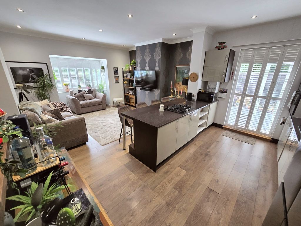Property photo 2 of 16 Open Kitchen Lounge
