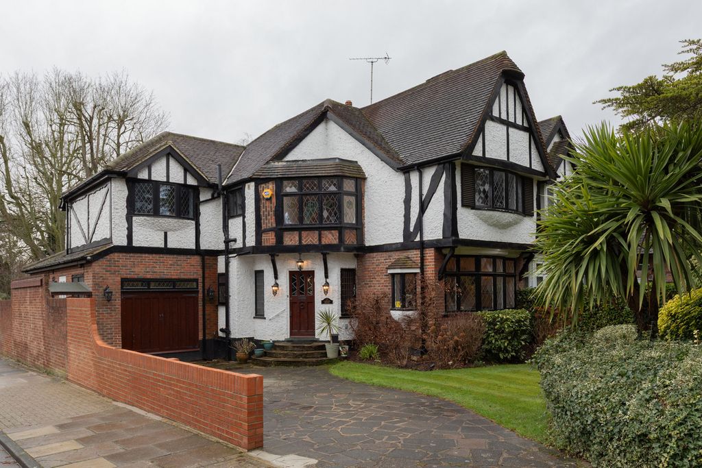 Property photo 3 of 36