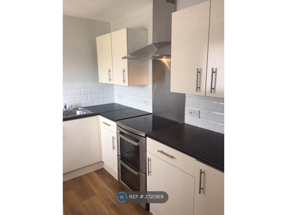 Property photo 3 of 15 Kitchen