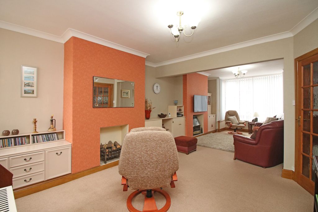 Property photo 2 of 25