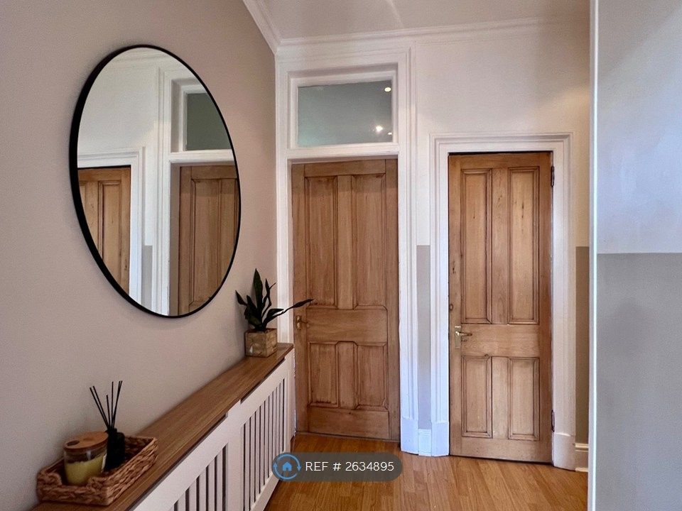 Property photo 3 of 11 Hallway