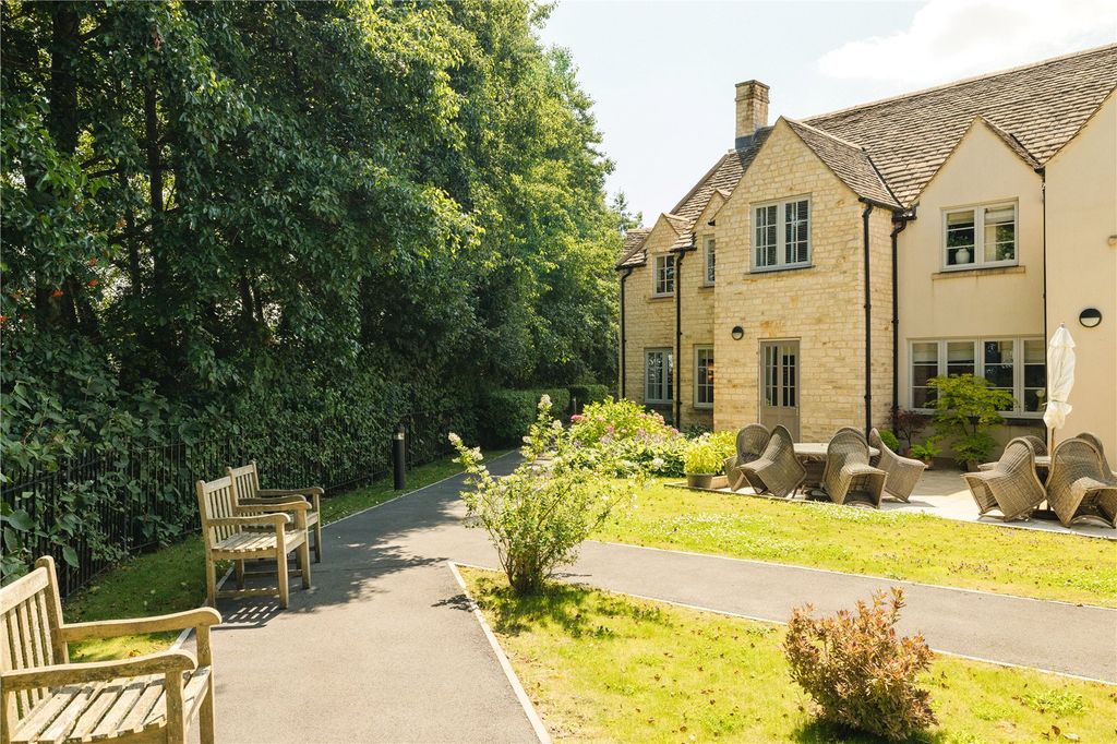 Property photo 2 of 17 Picture No. 21