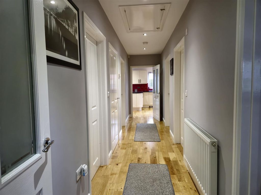 Property photo 3 of 24 Entrance Hall