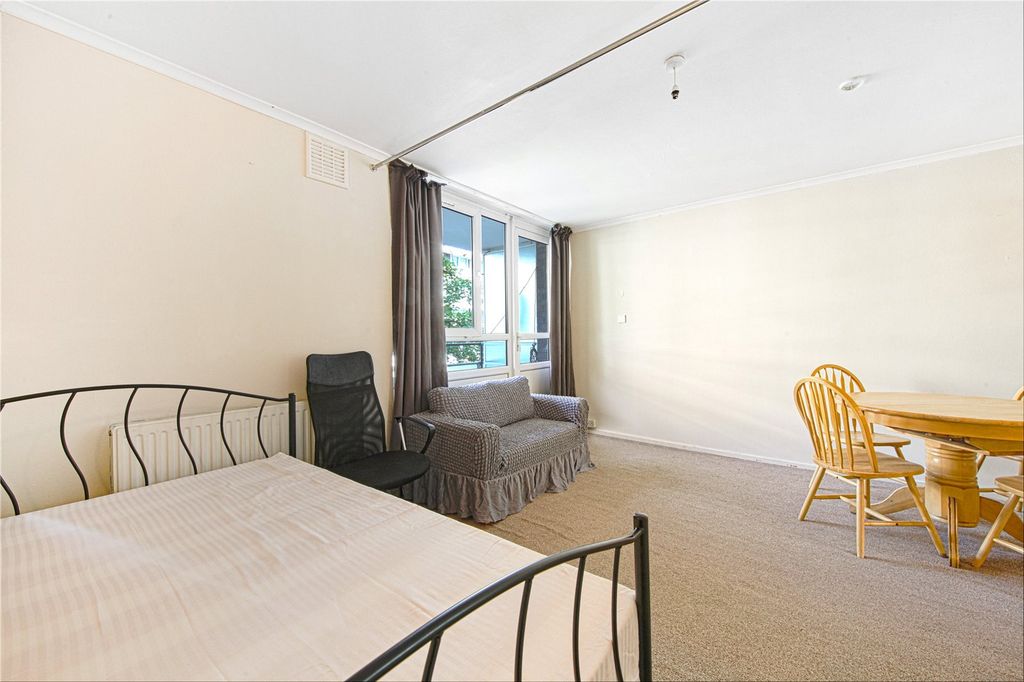Property photo 3 of 12