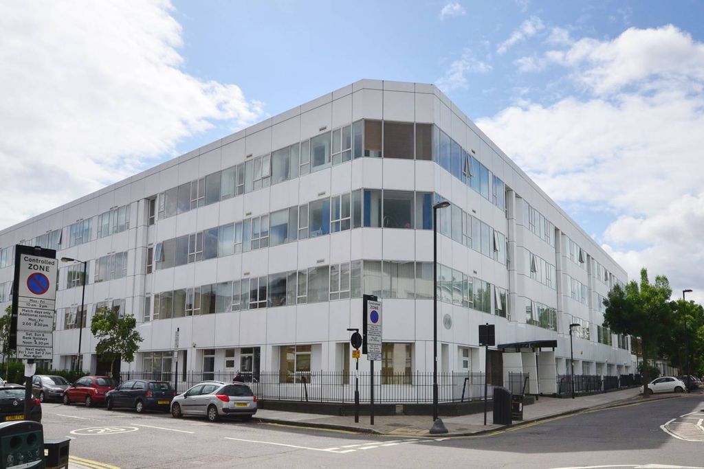 Property photo 2 of 10