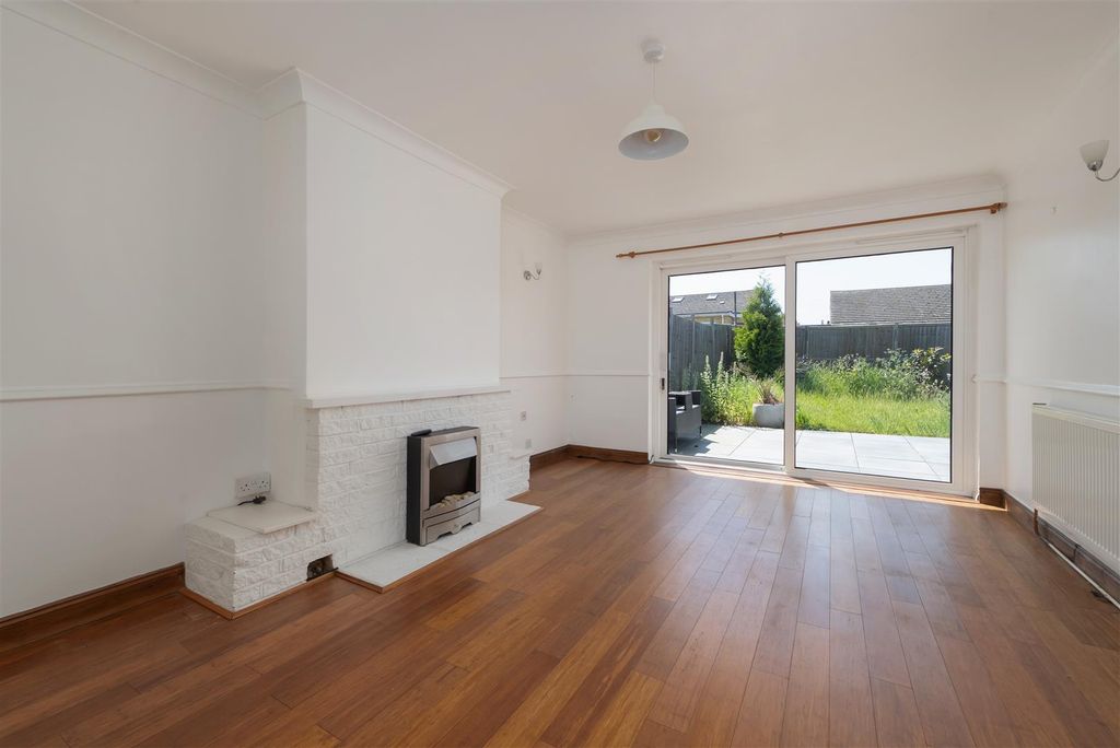 Property photo 2 of 16 Highgate Road, Whitstable