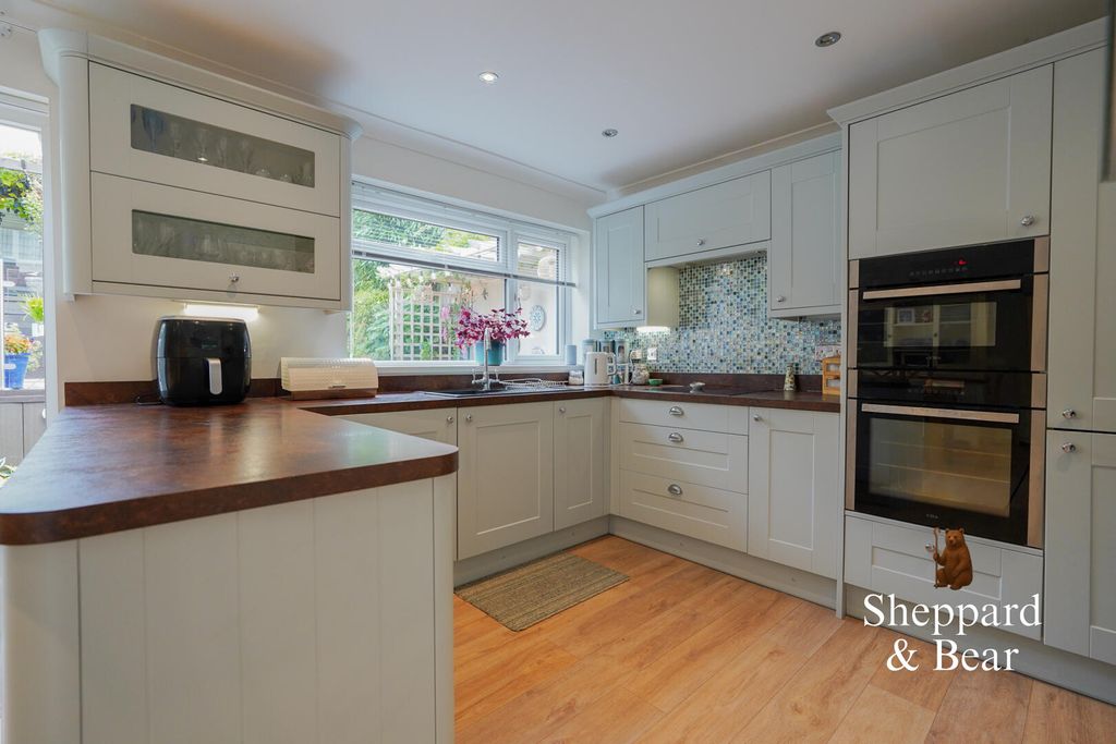 Property photo 1 of 71 Kitchen