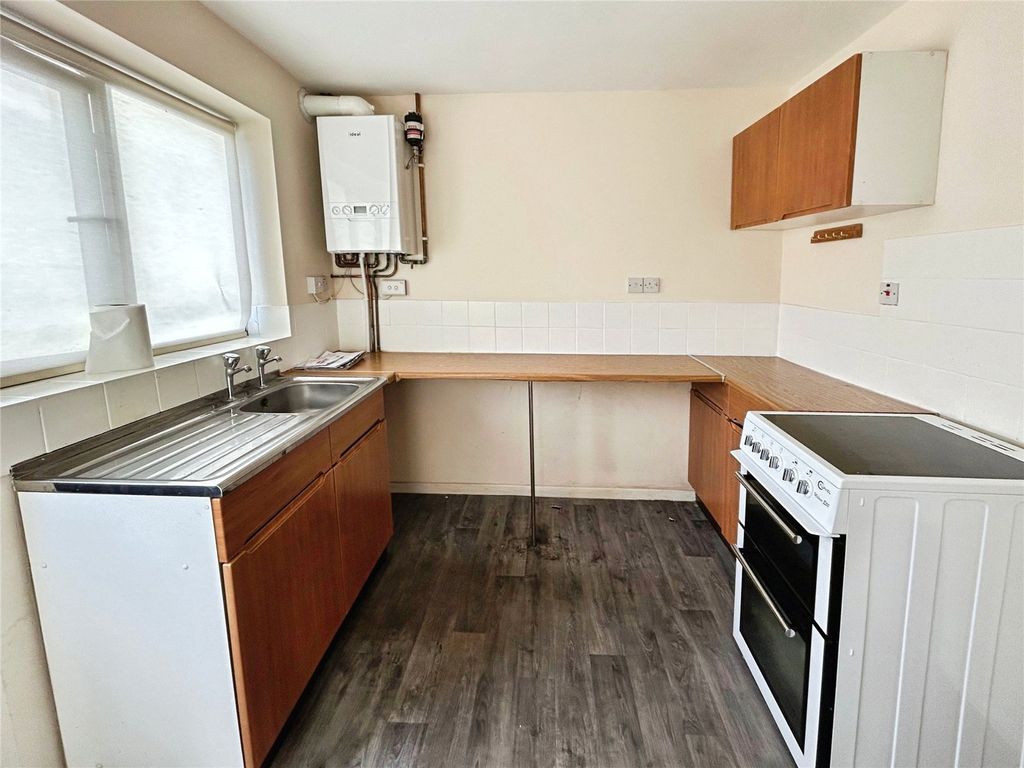 Property photo 3 of 12 Kitchen