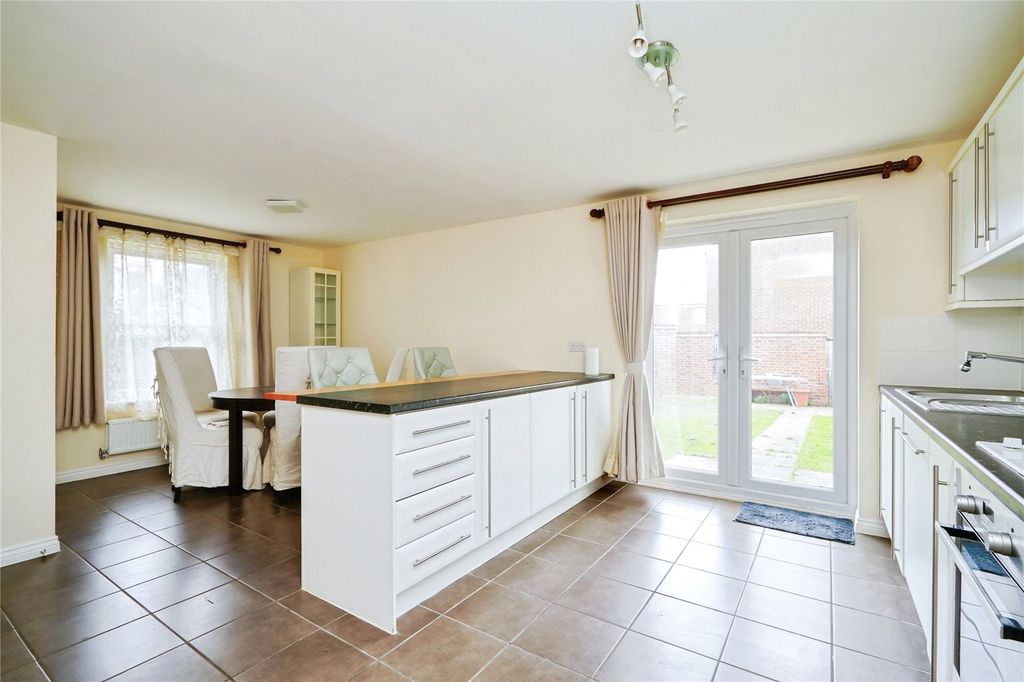 Property photo 2 of 17 Picture No. 12