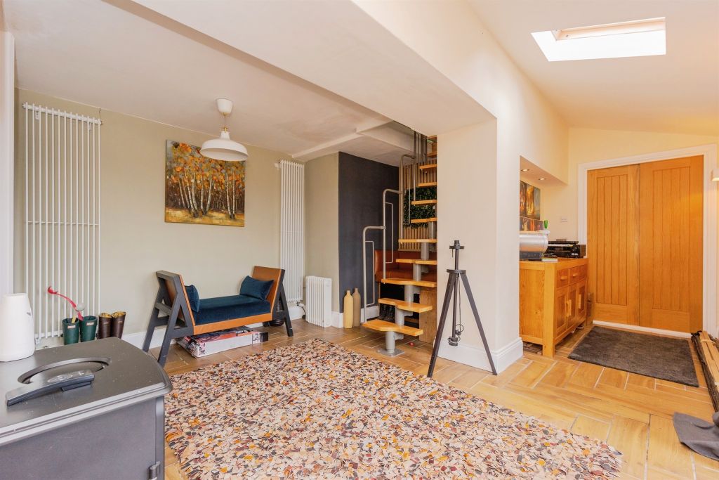 Property photo 3 of 18 Image