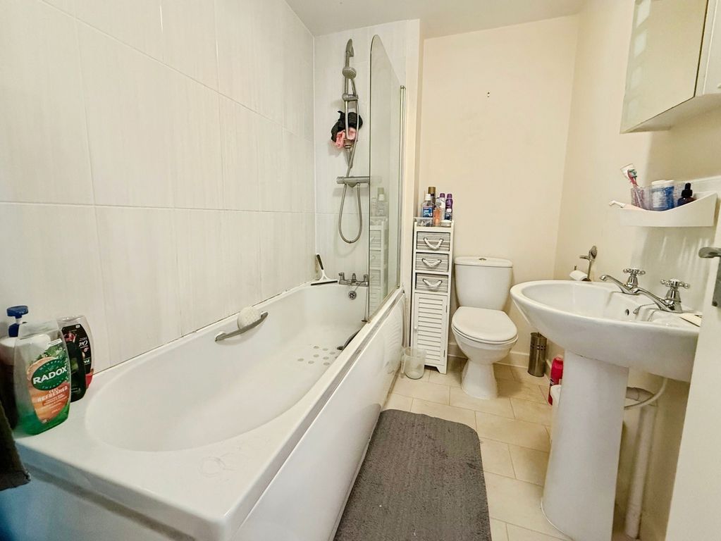 Property photo 3 of 14 Bathroom