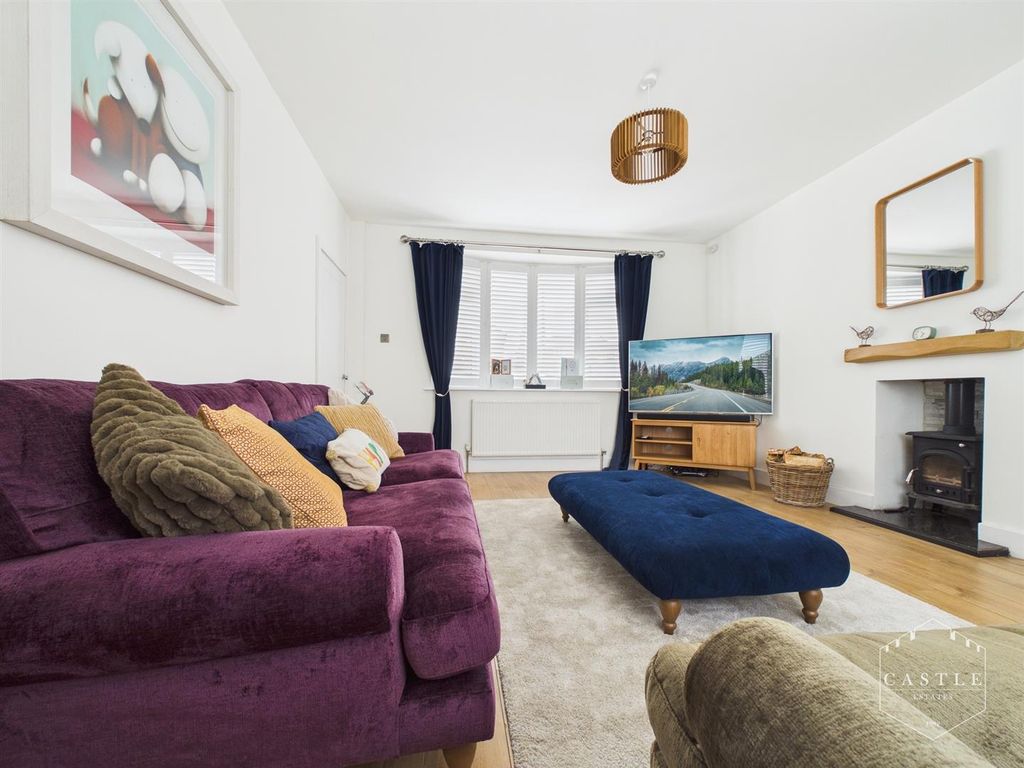 Property photo 3 of 29 Lounge