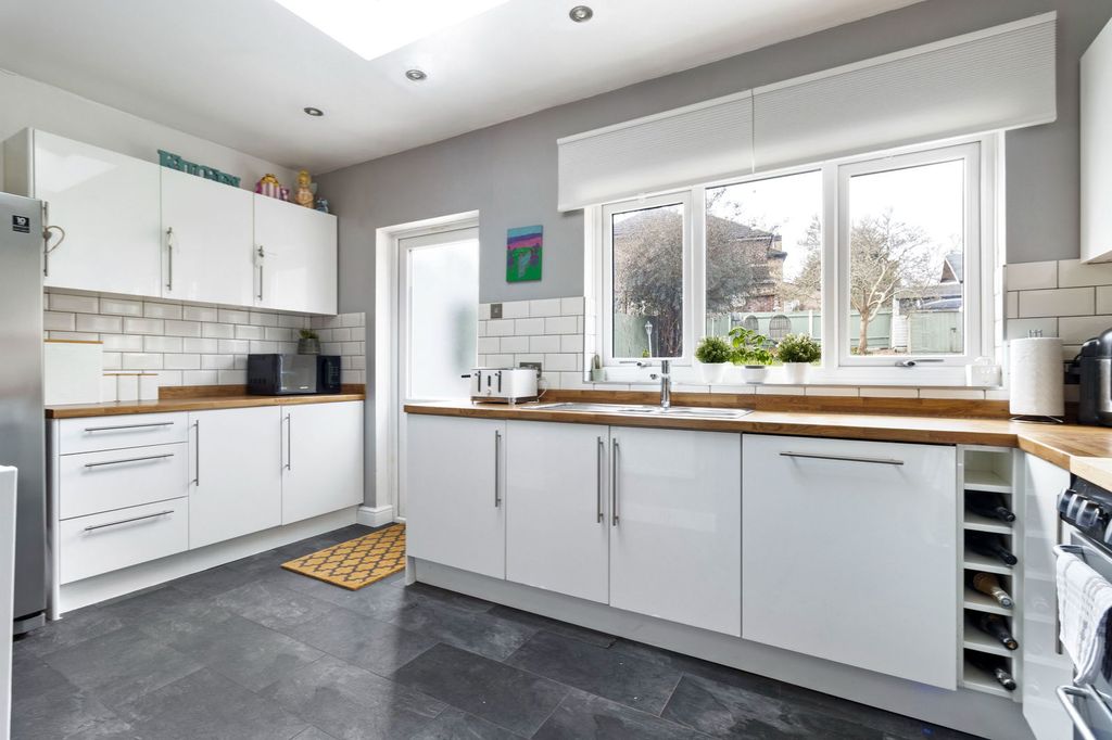 Property photo 1 of 34