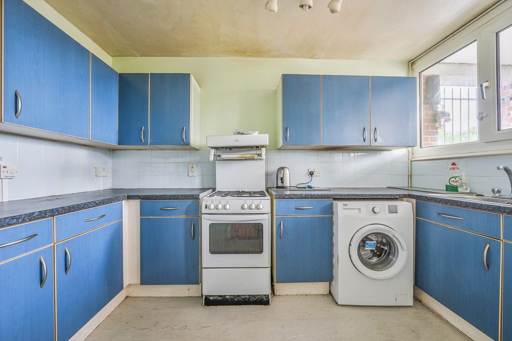 Property photo 3 of 12 Kitchen