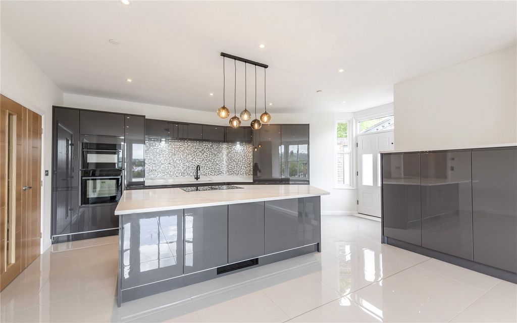 Property photo 2 of 19 Kitchen/Dining Room