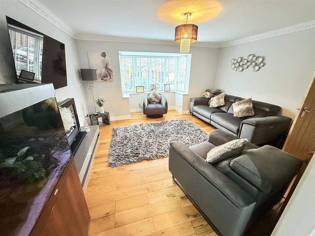 Property photo 2 of 15 Lounge