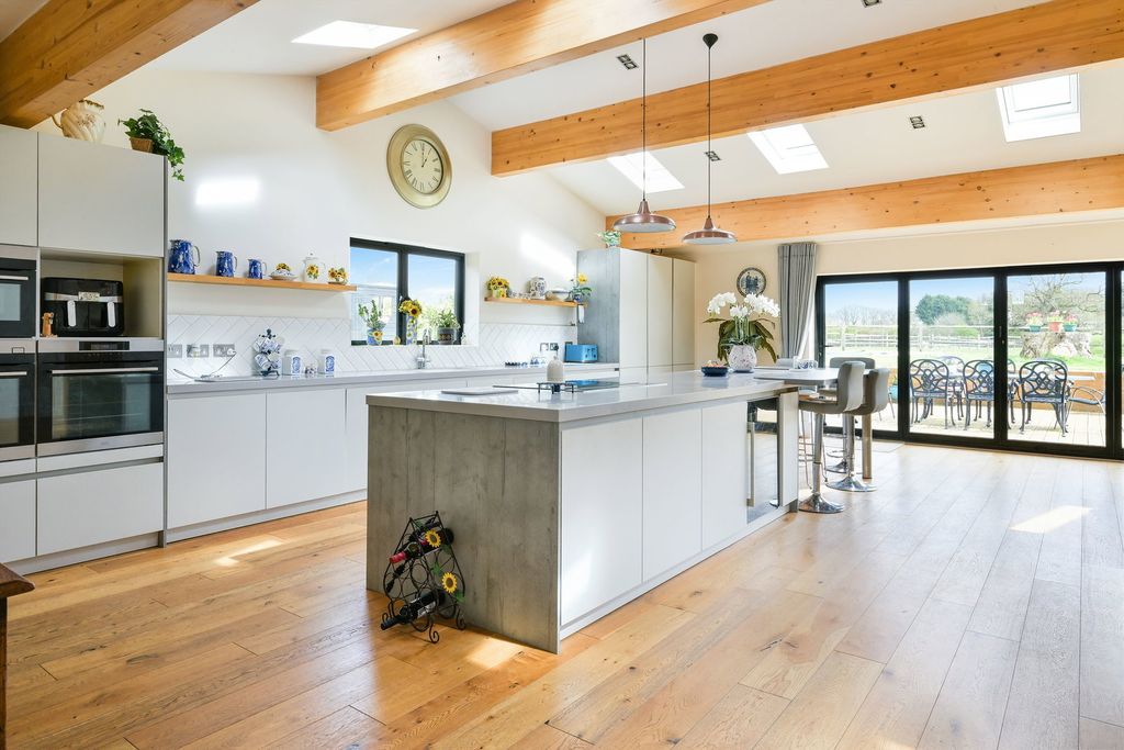 Property photo 2 of 25