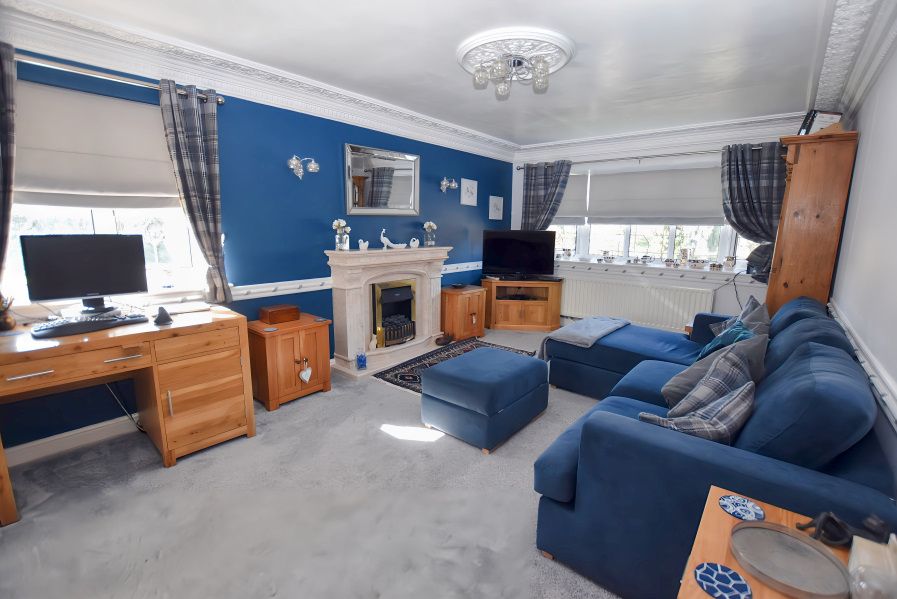 Property photo 3 of 24 Lounge 1