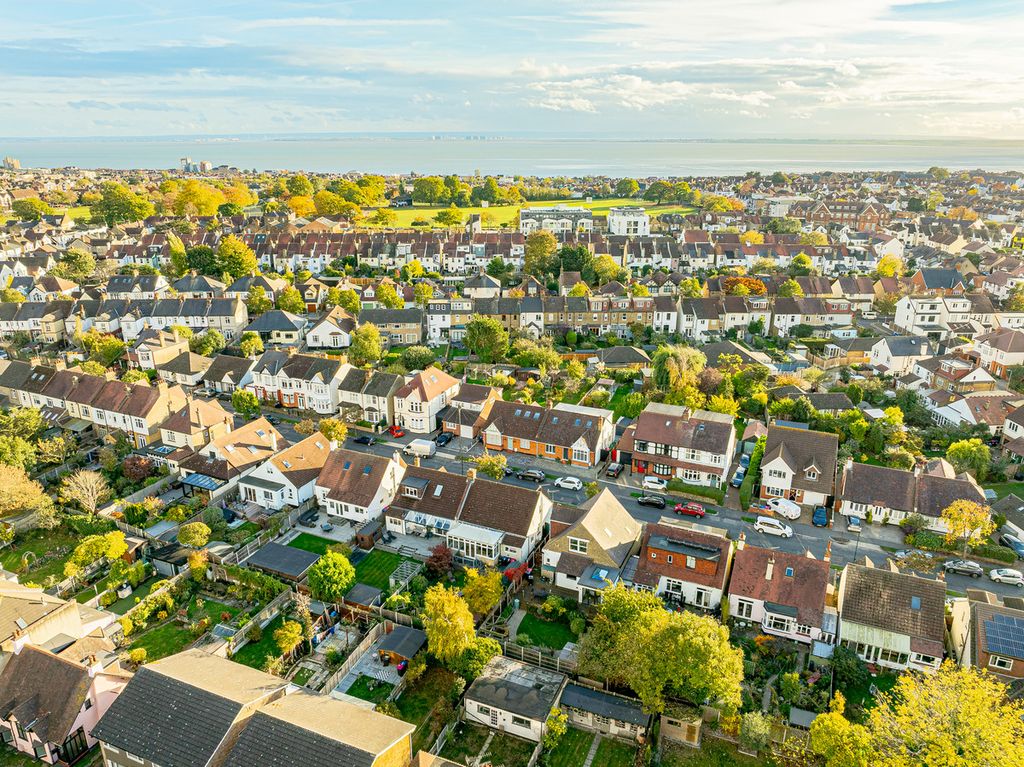 Property photo 3 of 31