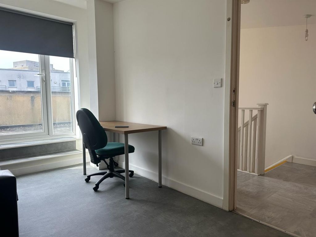 Property photo 2 of 8 Photo-2024-04-12-15-11-20.Jpg