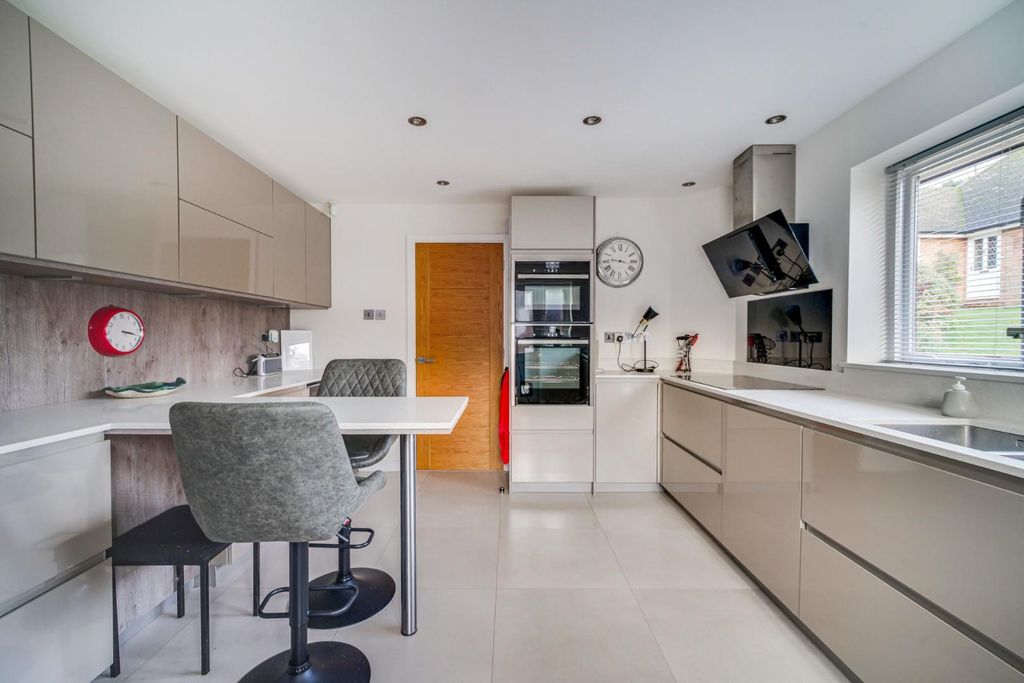 Property photo 3 of 25