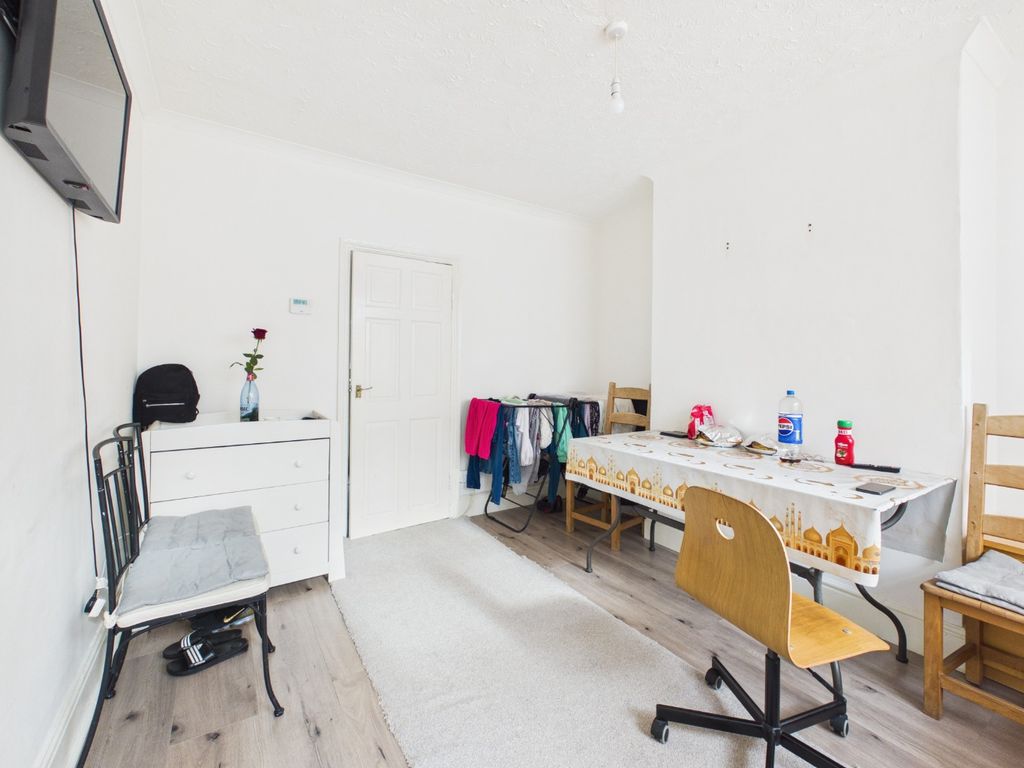 Property photo 3 of 8 4719345