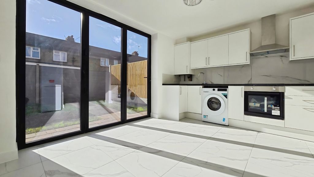 Property photo 2 of 25 Pbox-Img.Jpg