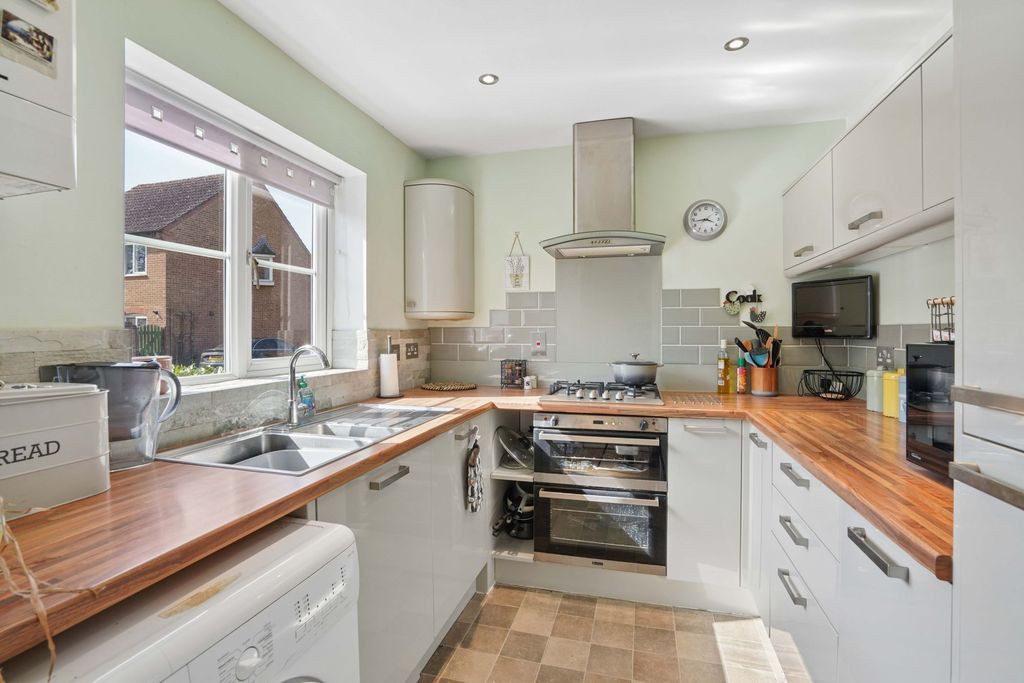 Property photo 2 of 16