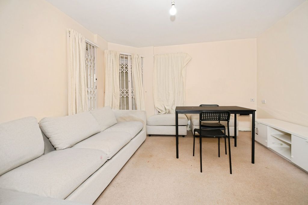 Property photo 3 of 12 Interal
