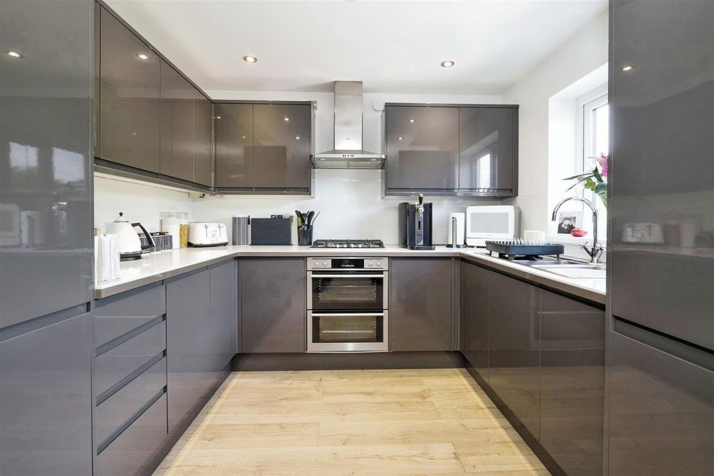 Property photo 3 of 19 Kitchen / Diner