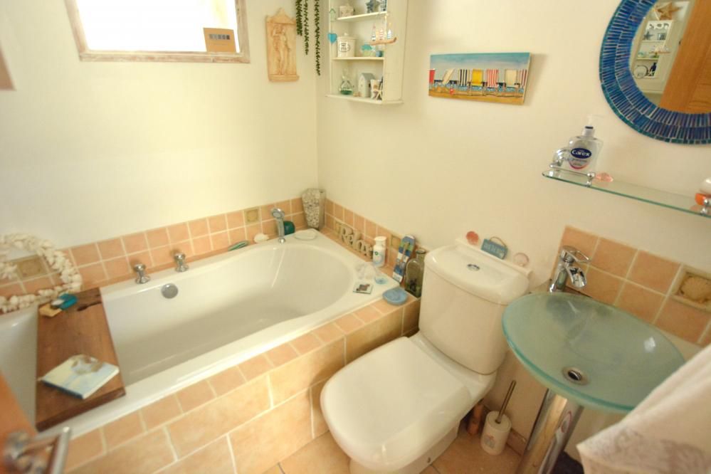 Property photo 3 of 19 Agents Notes