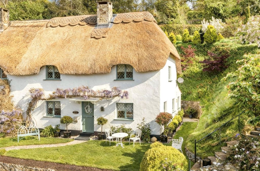 Property photo 1 of 17 Front