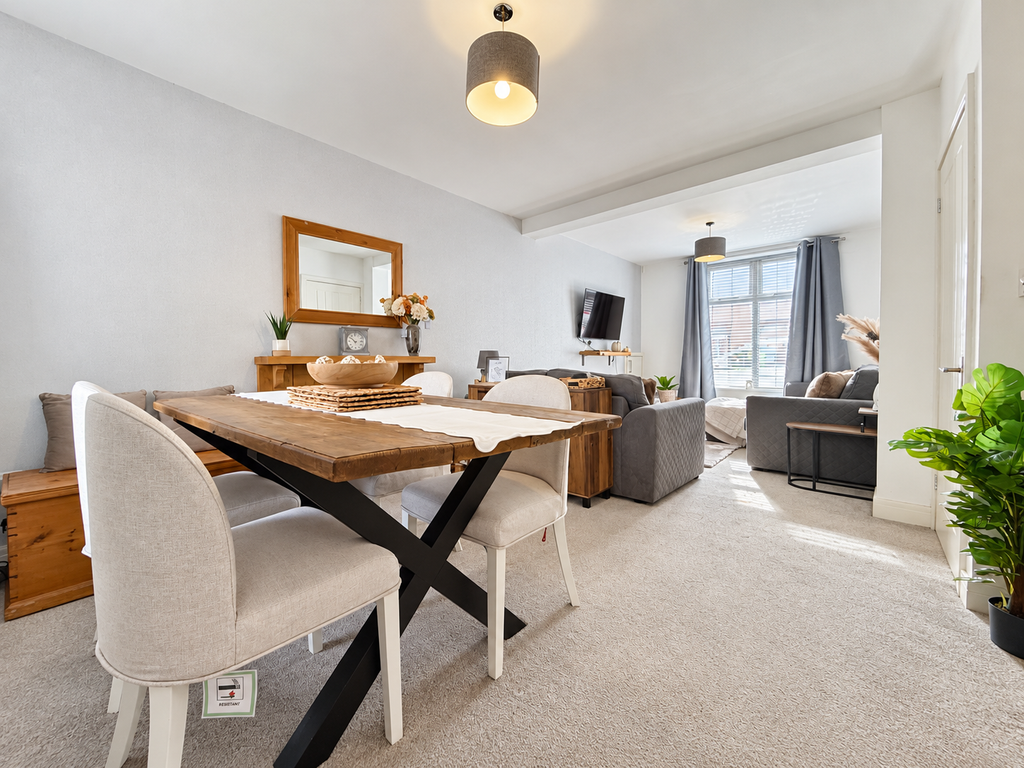 Property photo 3 of 16 B48E15B9-37C4-4F46-95C3-B4D29Eb991DC