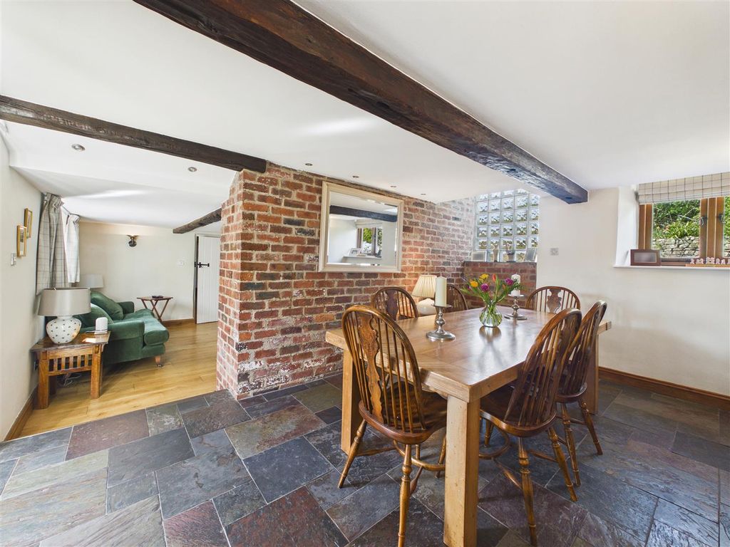 Property photo 3 of 29 Cam05476G0-Pr0136-Still012.Jpg