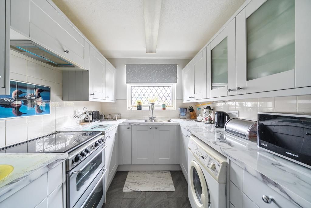 Property photo 3 of 20 Kitchen