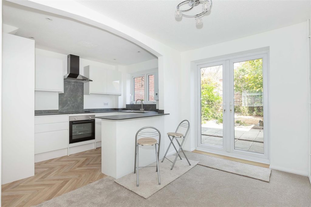 Property photo 3 of 12 Chelsey Close_15.Jpg
