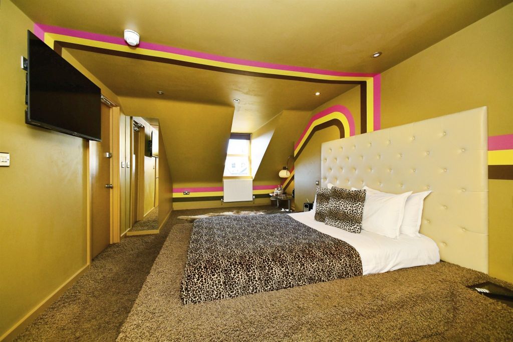 Property photo 2 of 17