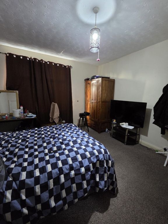 Property photo 2 of 5