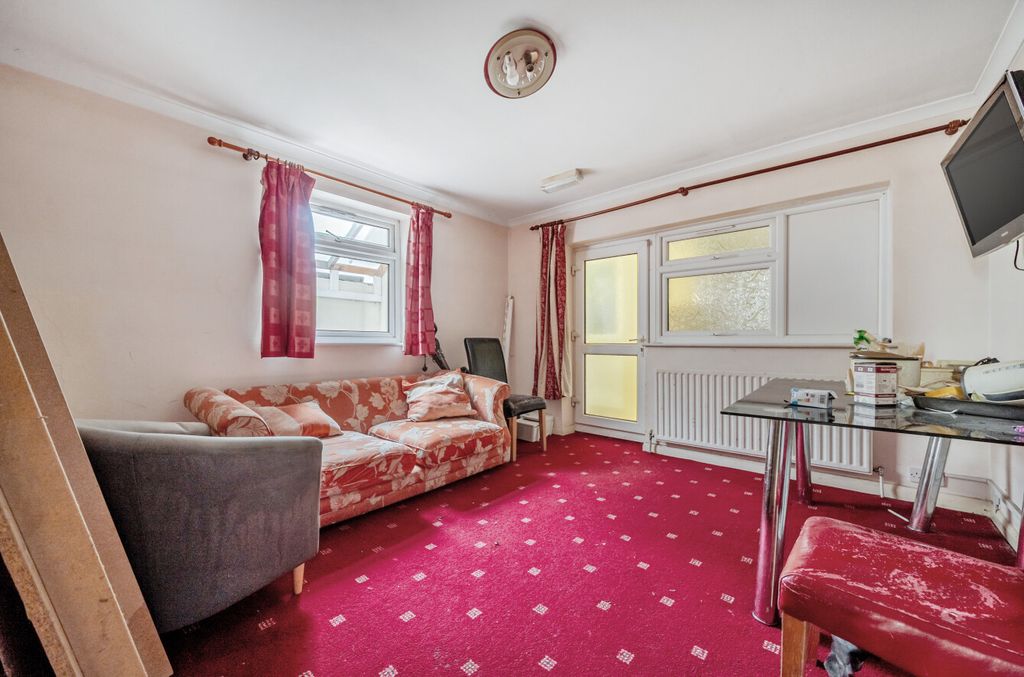 Property photo 2 of 13 1386433-10-694933...