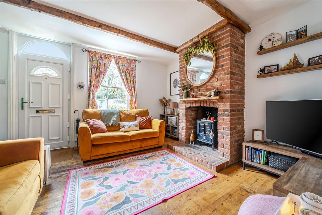 Property photo 2 of 22 1373562-14-692484E068486.Jpg