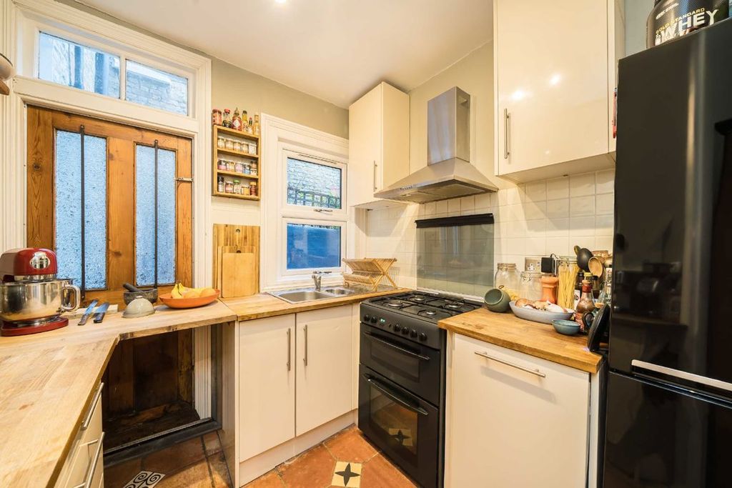 Property photo 3 of 6