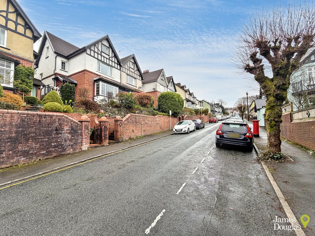 Property photo 2 of 20 Front2 (5)