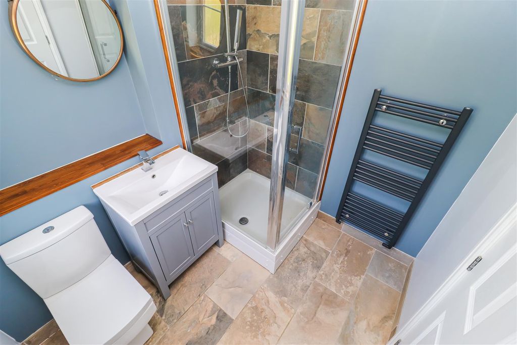 Property photo 2 of 12 En Suite/W.C.