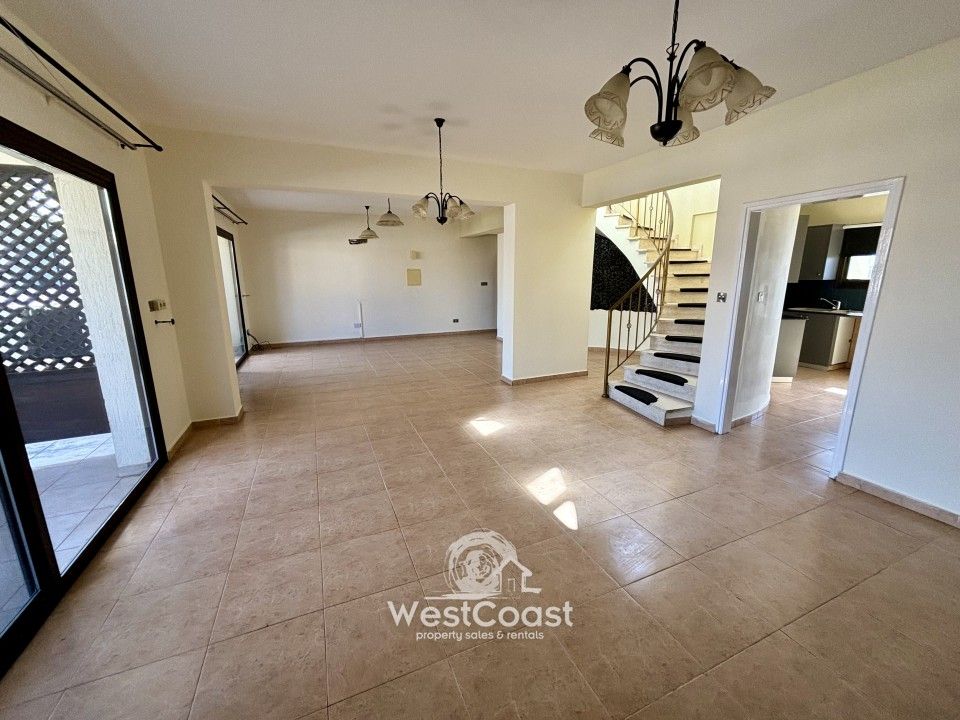 Property photo 2 of 33
